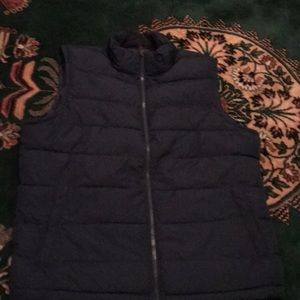 Gap factory men’s size medium navy puffer vest